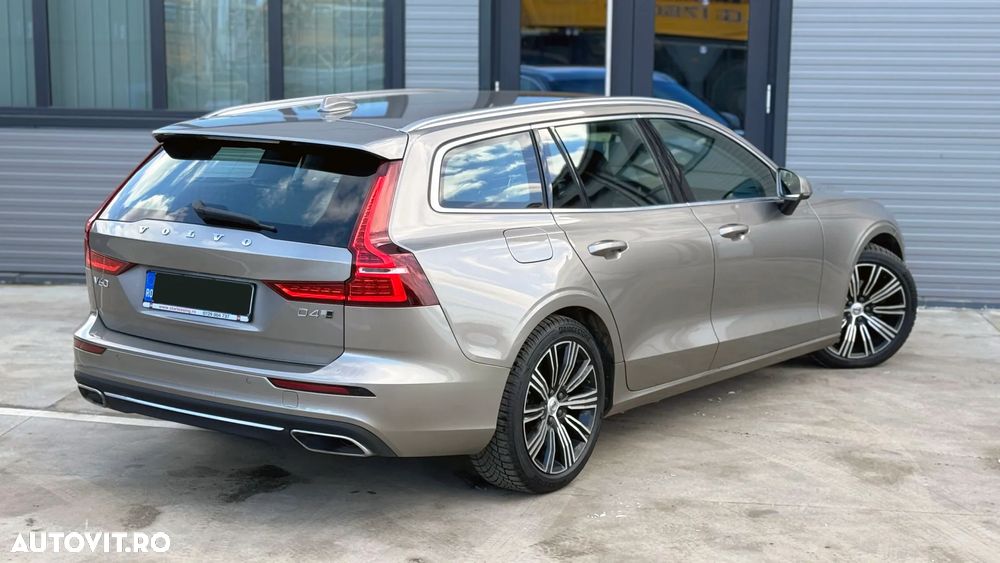 Volvo V60 D4 AWD Geartronic Momentum Pro - 6