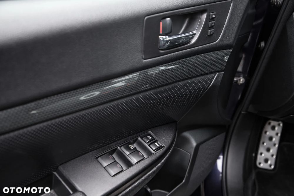 Subaru Legacy 2.5i GT - 31