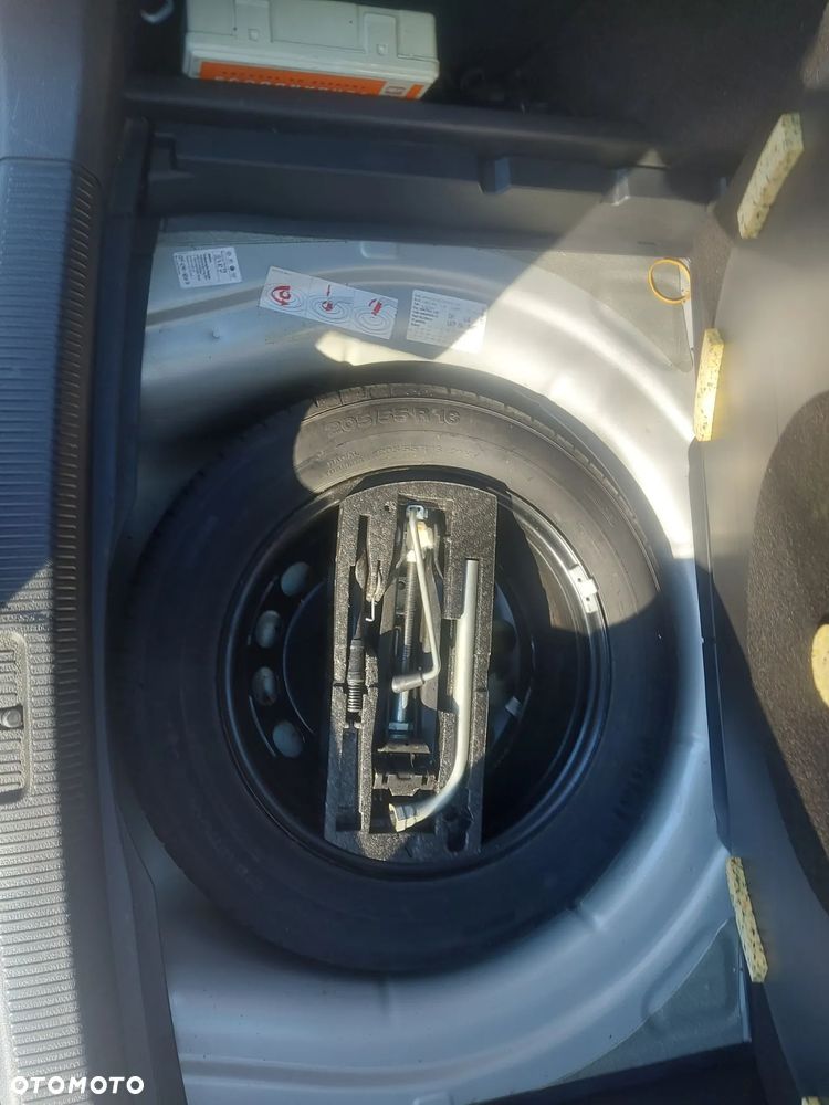 Volkswagen Golf 1.6 TDI DPF BlueMotion Technology Comfortline - 26