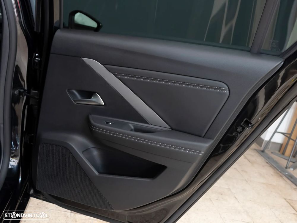 Opel Astra 1.5 D GS Line Aut. - 9