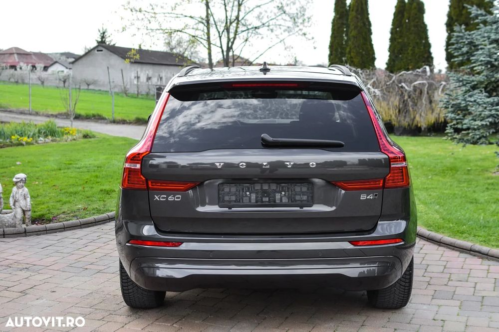 Volvo XC 60 B4 MHEV AT AWD Core - 15