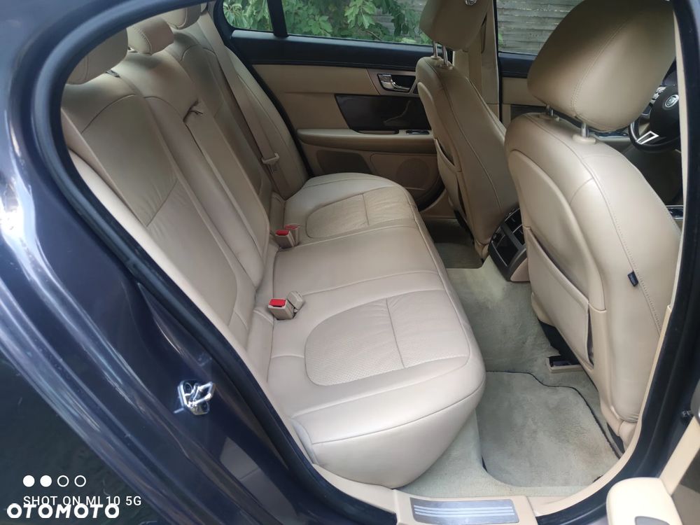 Jaguar XF 3.0 V6 D Luxury - 19