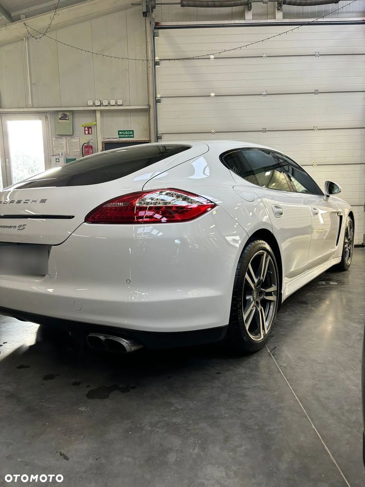 Porsche Panamera 4S - 27