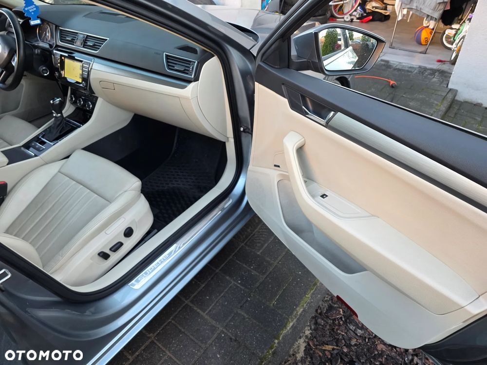 Skoda Superb 2.0 TDI Style DSG - 20