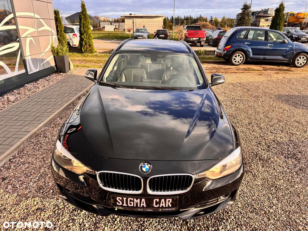 BMW Seria 3 320i Touring - 14