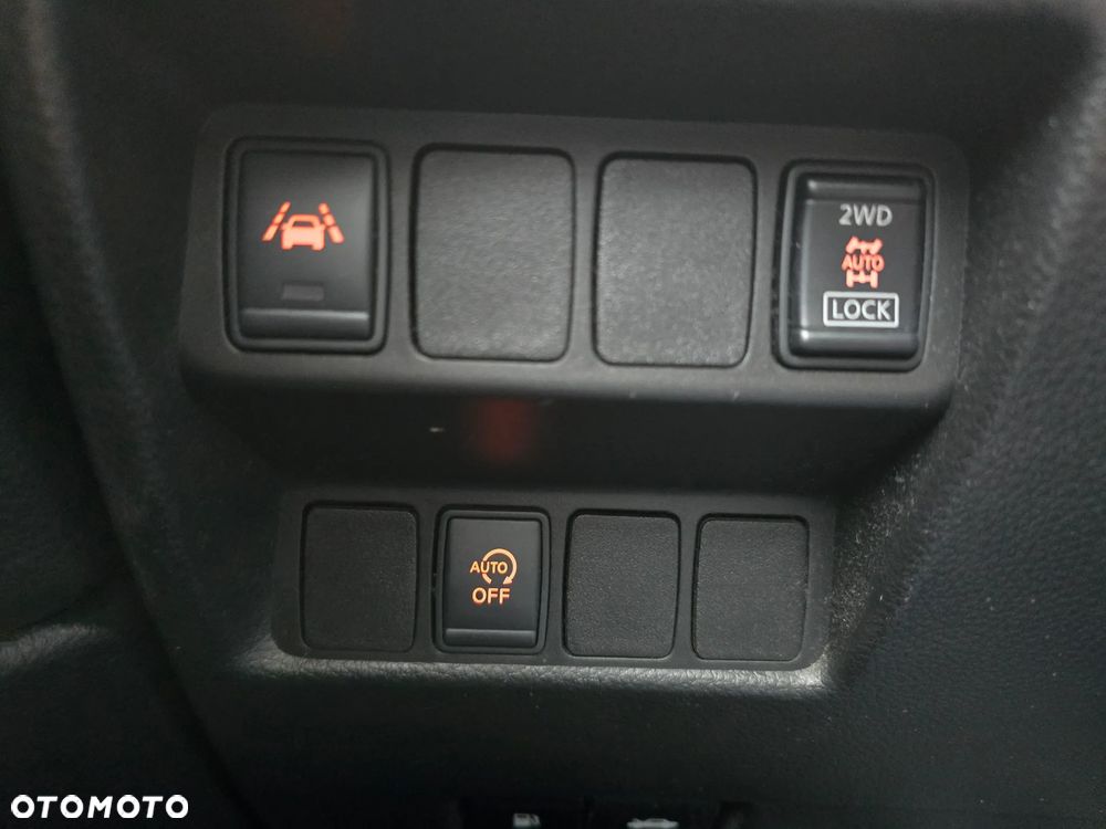 Nissan Qashqai 1.6 DCi 4x4 N-Connecta - 33