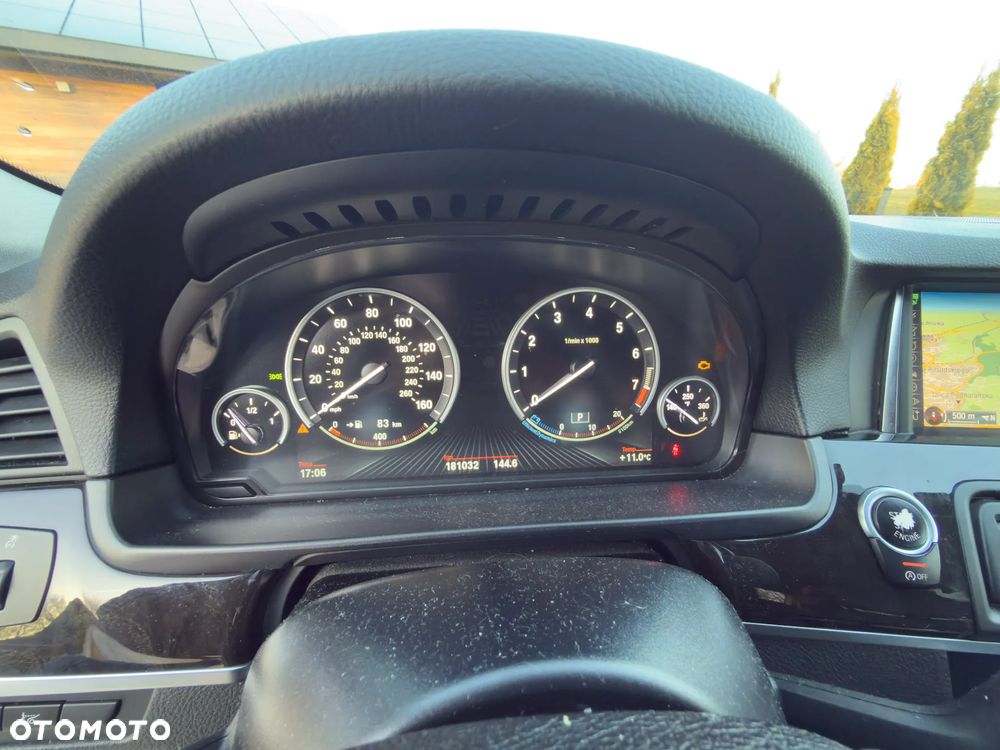 BMW Seria 5 528i xDrive Sport-Aut Luxury Line - 27