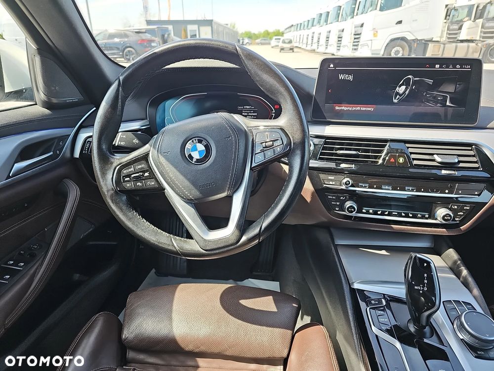 BMW Seria 5 518d mHEV Luxury Line - 11