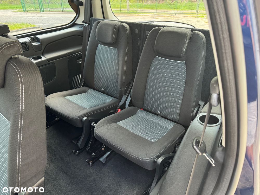 Ford Galaxy - 8