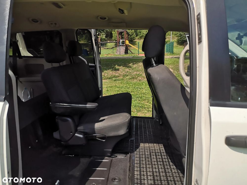 Dodge Caravan - 26