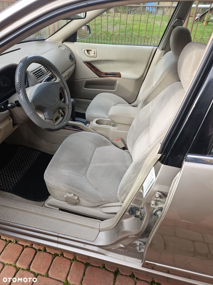 Mitsubishi Galant - 5