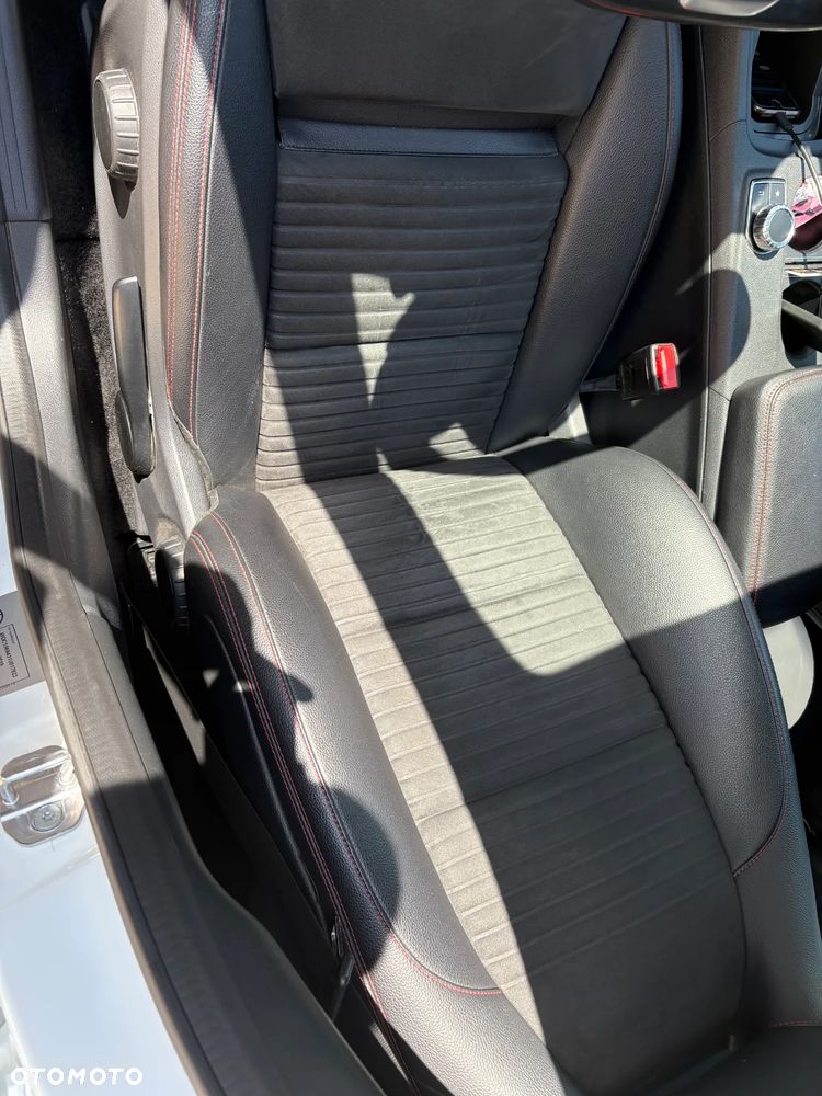 Mercedes-Benz GLA - 9