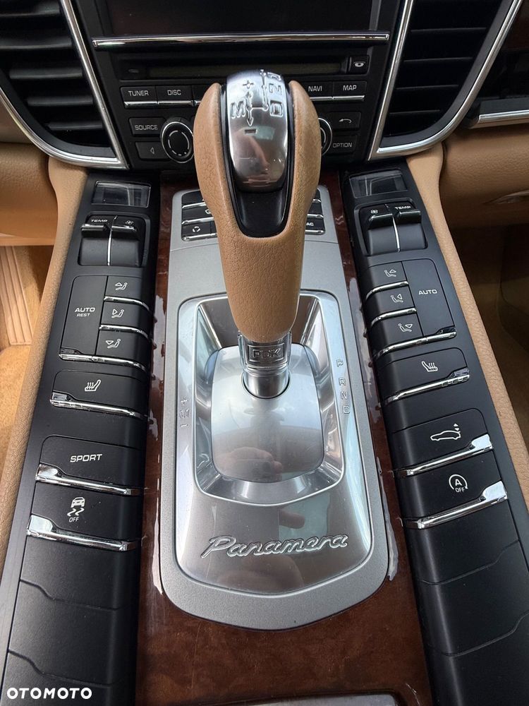 Porsche Panamera Platinum Edition PDK - 19
