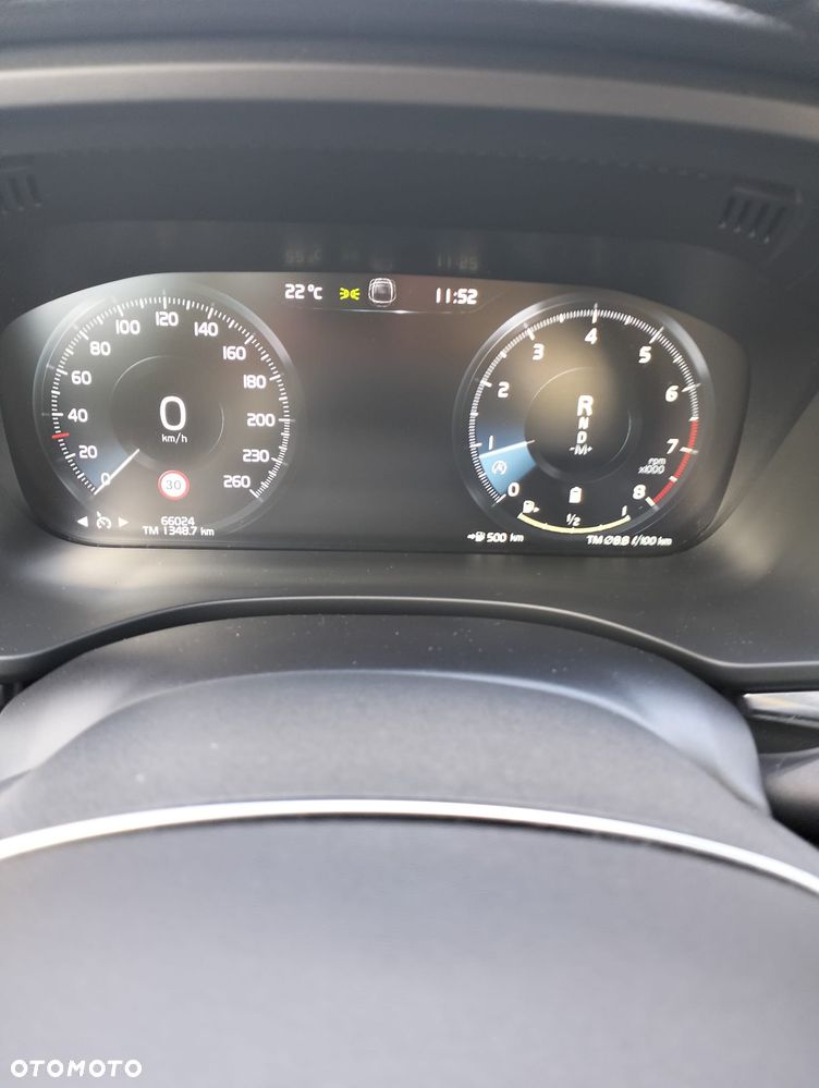 Volvo XC 60 B4 B Momentum - 11