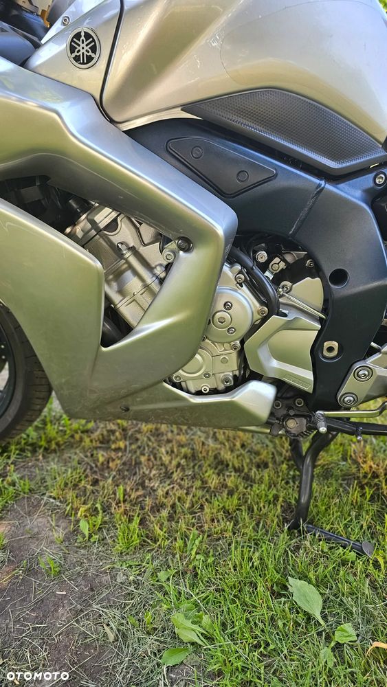 Yamaha FZ - 11