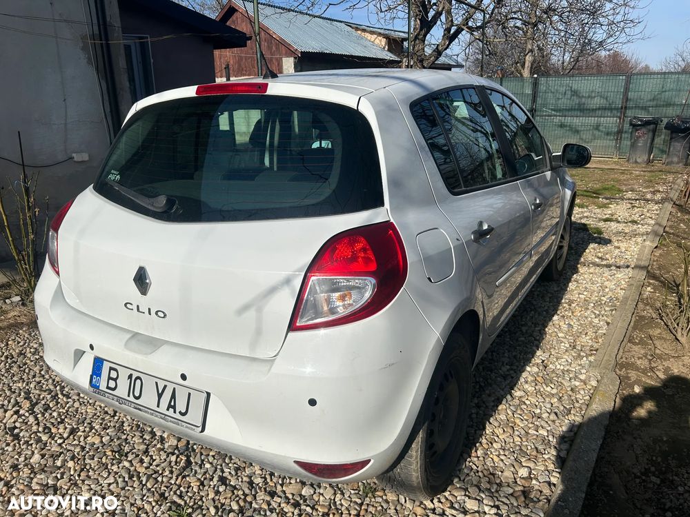 Renault Clio III 1.4 Dynamique - 4