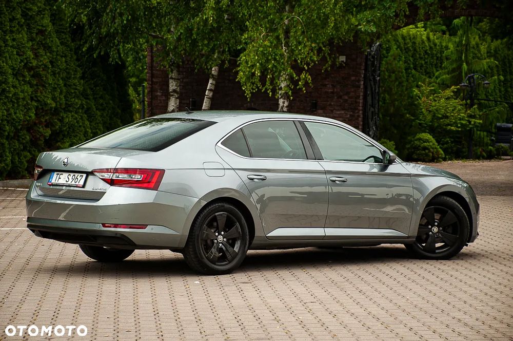 Skoda Superb 2.0 TDI Ambition DSG - 27