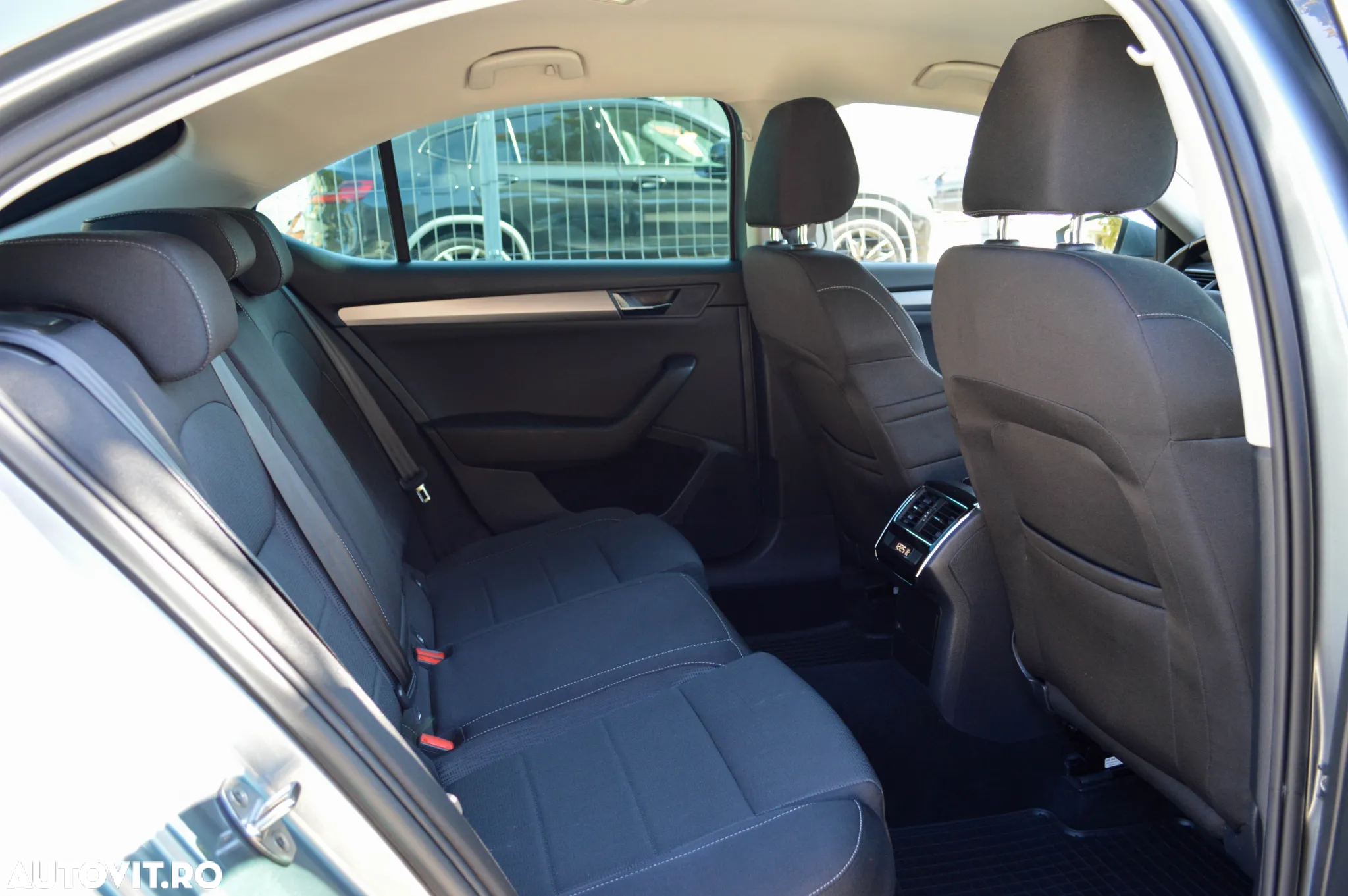Skoda Superb 2.0 TDI DSG Ambition - 23