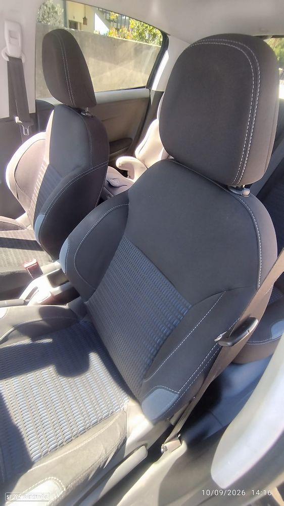 Peugeot 208 1.2 PureTech Allure - 6