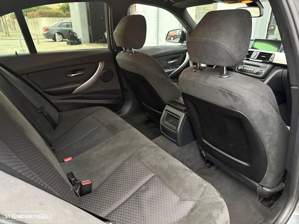 BMW 320 d Auto Pack M - 16