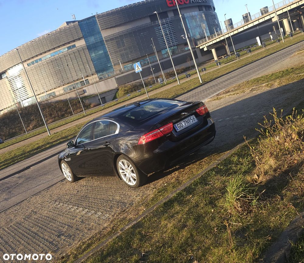 Jaguar XE 20t Prestige - 6