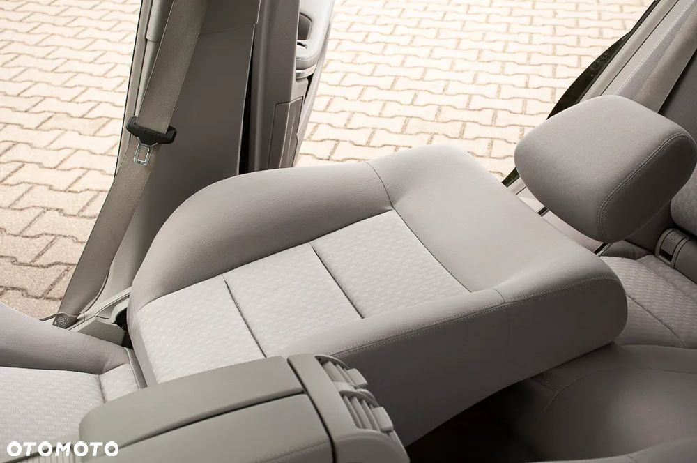 Mercedes-Benz Klasa E 200 Kompressor Avantgarde - 26