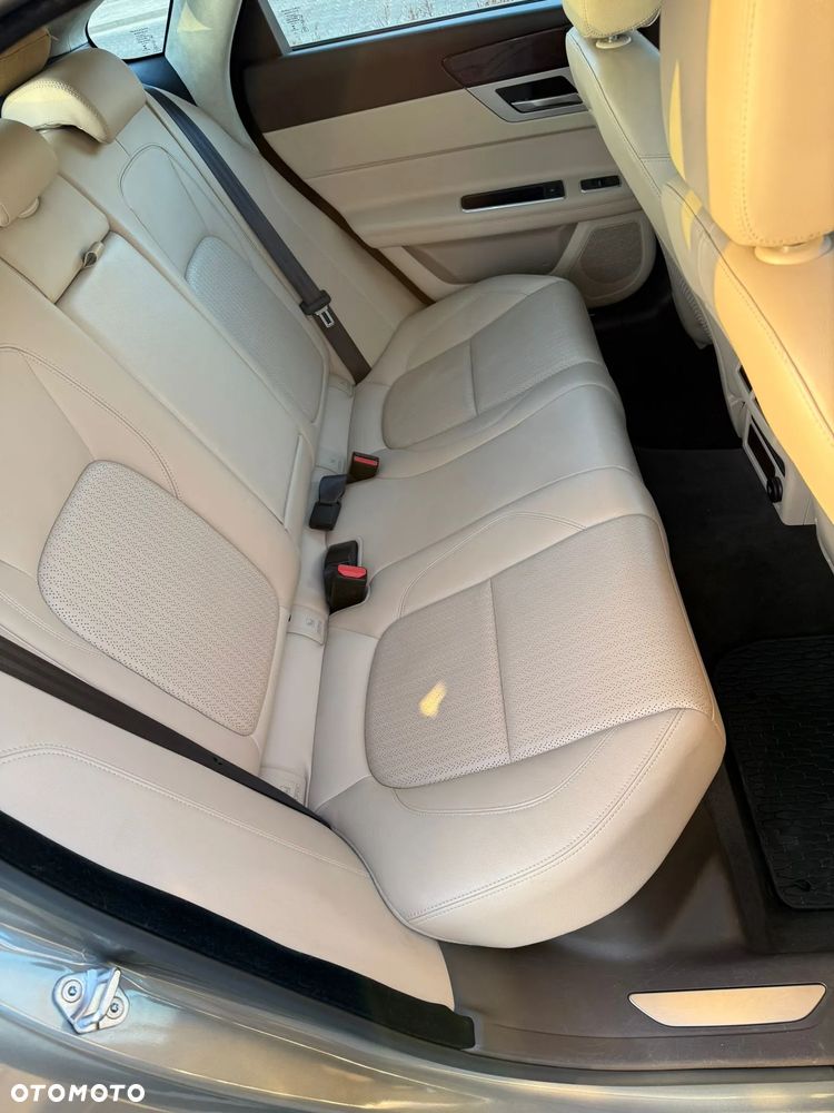 Jaguar XF 20d Portfolio - 25