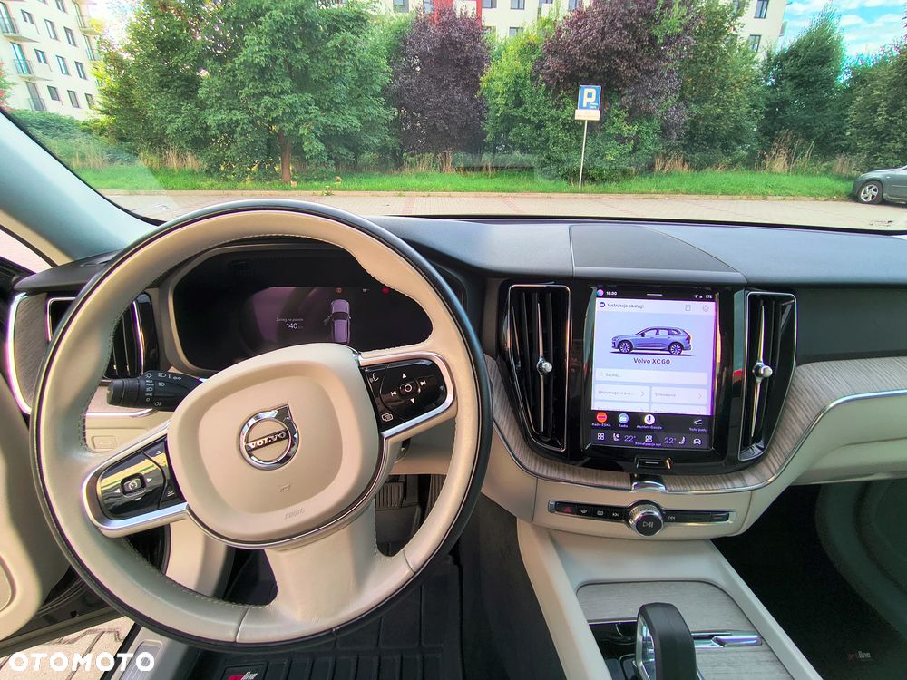 Volvo XC 60 B4 B Plus Dark - 18