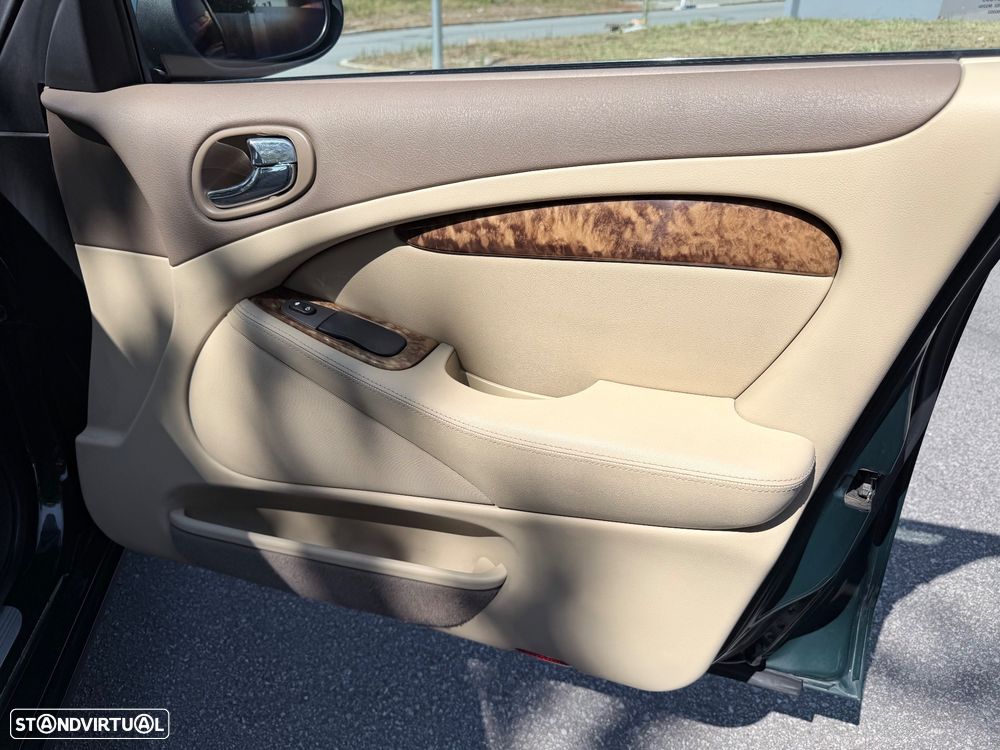 Jaguar S-Type 3.0 V6 Executive Auto. - 20
