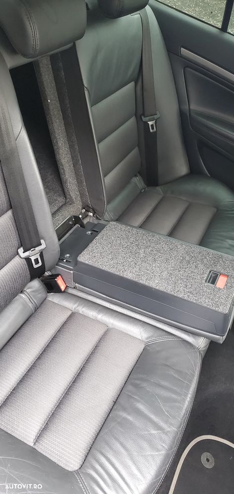 Skoda Octavia 2.0 FSI Laurin & Klement - 25