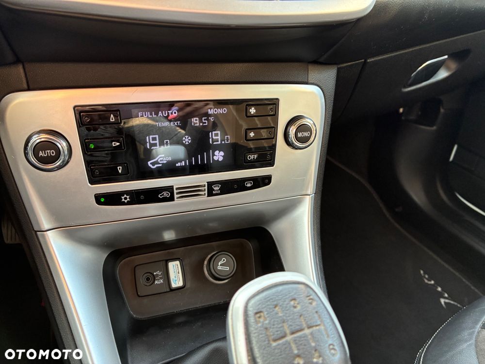 Lancia Delta 1.4 MultiAir 16v Gold - 22