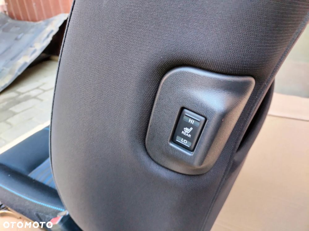 NISSAN LEAF II ZE1 2019 FOTELE KANAPA TYŁ - 11