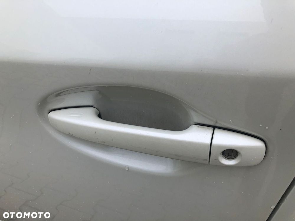 Toyota Prius 1.8 HSD Sol - 31