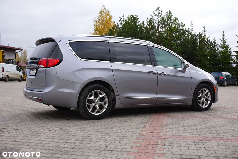 Chrysler Pacifica - 6