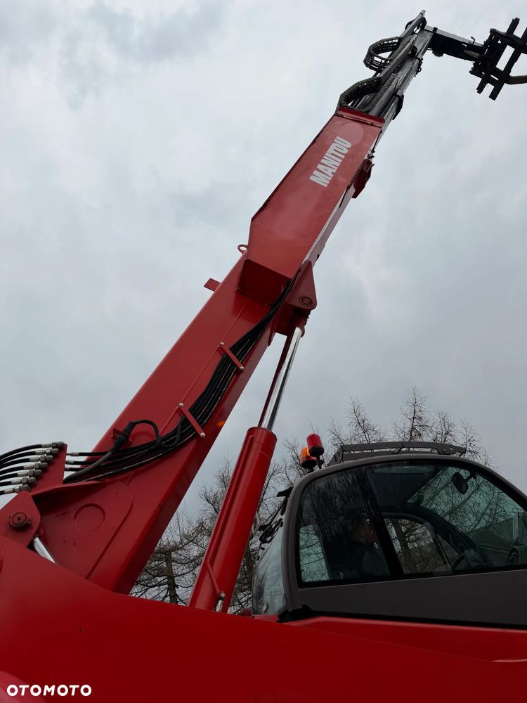 Manitou MRT2150+PRIVILEGE Ładowarka teleskopowa 4x4 ROTO 21metrów. Bez AdBLUE bez DPF. udźwig 5ton jak Nowa z Norwegii 4900mtg. 2015rok. Obrót pełny. Zero luzów wycieków. Zadbana maszyna z Fermy Norweskiej. Silnik 160 Km. AUTEC zdalne sterowanie. Ani deka luzów czy wycieków. Opony jak Nowe. Pełny Oryginał. Niski przebieg. Stabilizatory. Zamki na tłokach. OKAZJA - 16