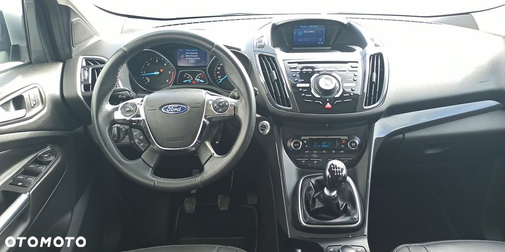 Ford Kuga 2.0 TDCi 4x4 Titanium - 28
