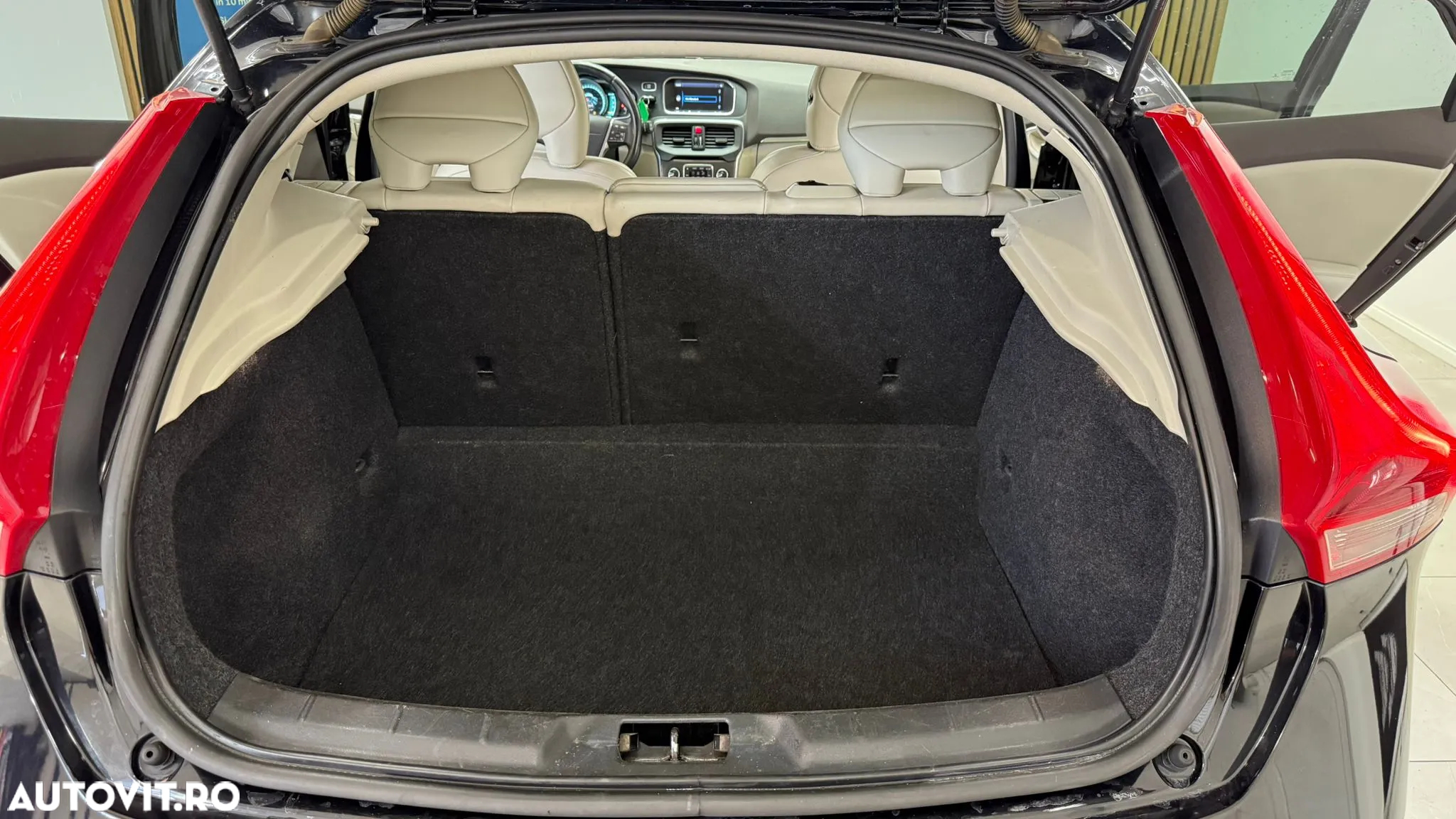 Volvo V40 Cross Country D2 Momentum - 17