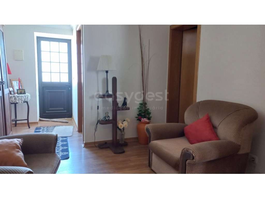 Moradia com Garagem, Terraço e Anexos em Pernes - Grande imagem: 5/20