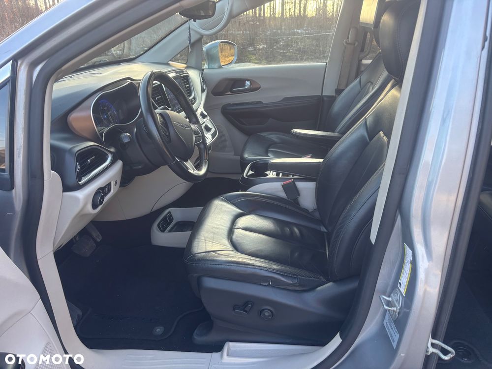Chrysler Pacifica - 14