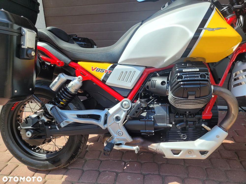 Moto Guzzi V85 - 8