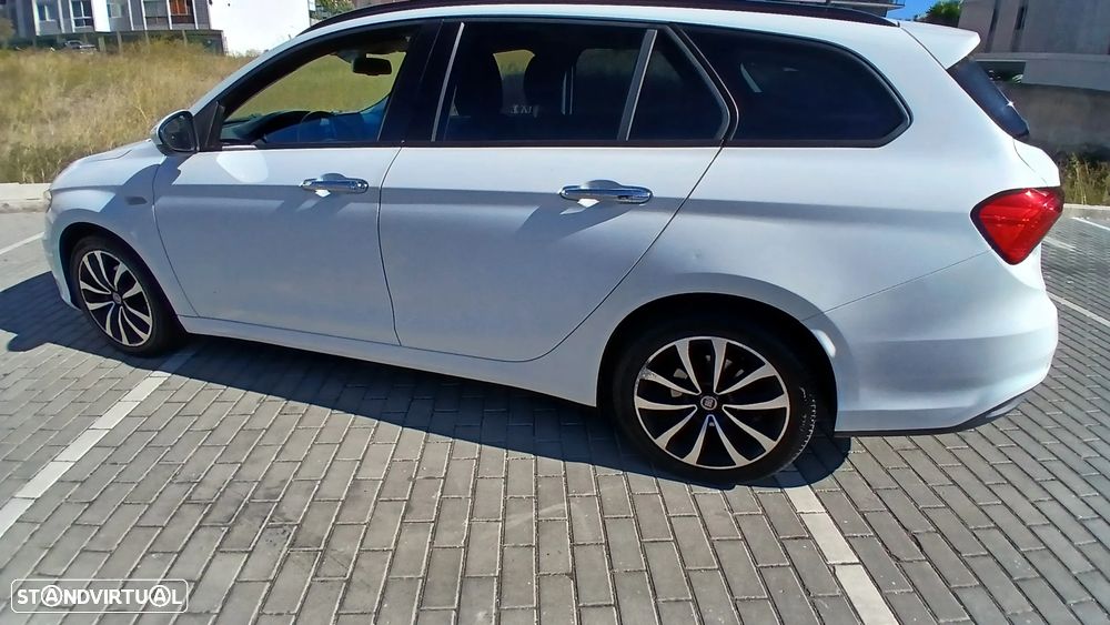 Fiat Tipo Station Wagon 1.3 M-Jet Lounge - 24