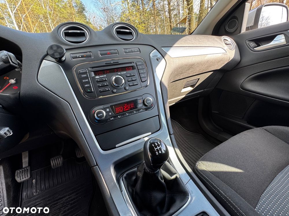 Ford Mondeo 1.6 Gold X - 22