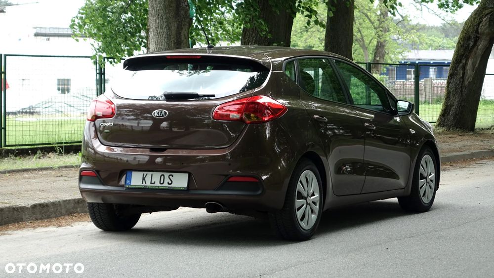 Kia Ceed - 33