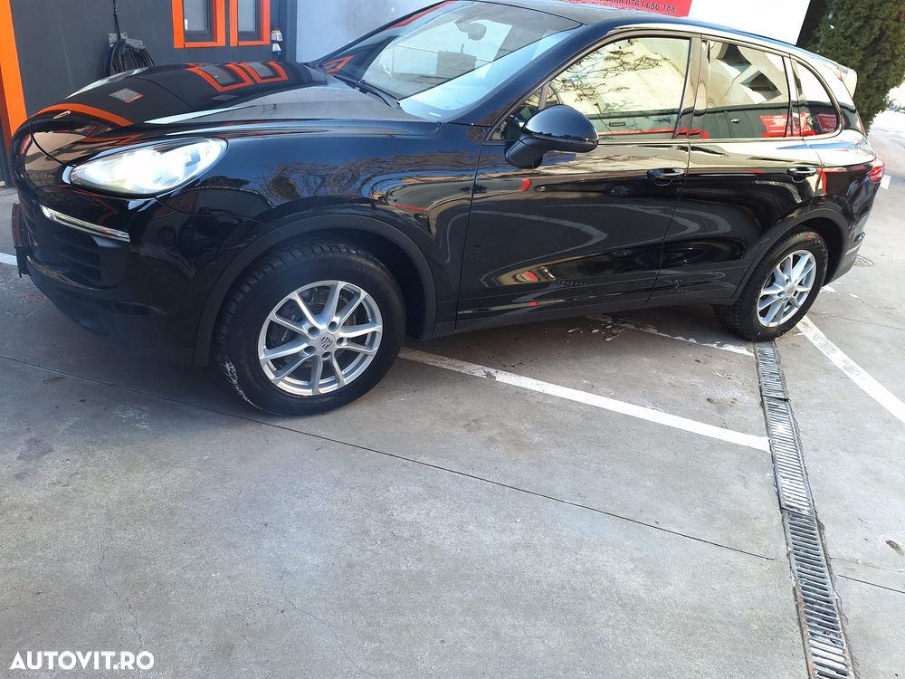 Porsche Cayenne 3.0 L - 6