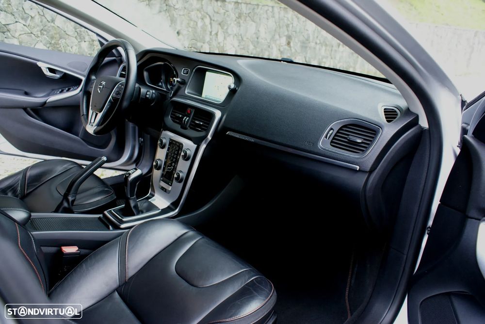 Volvo V40 2.0 D3 VOR - 19