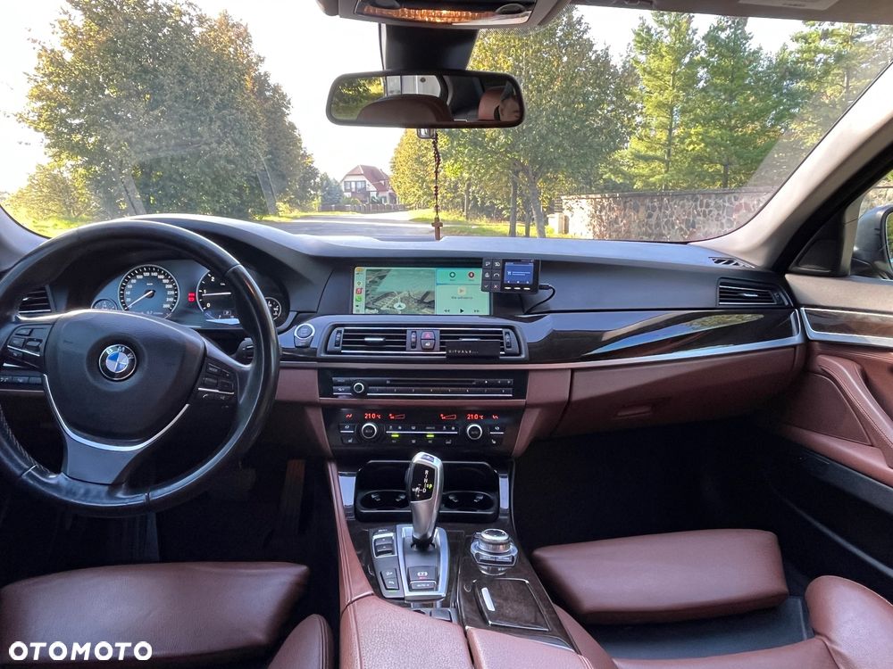 BMW Seria 5 525d xDrive - 15
