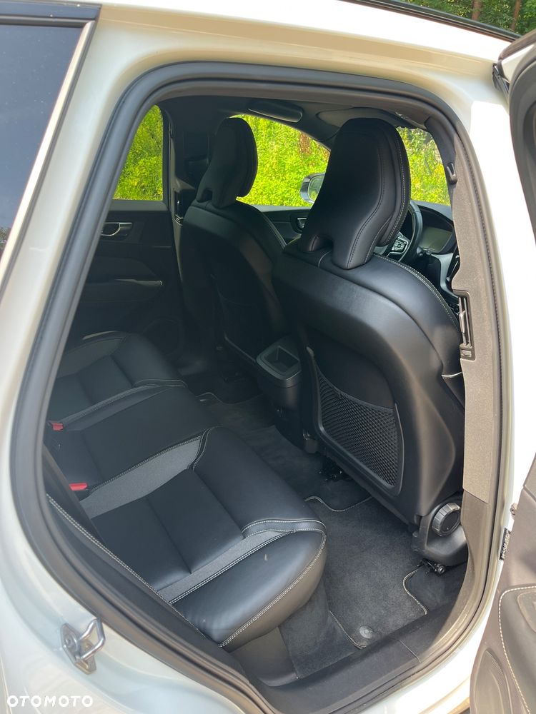 Volvo XC 60 B4 B R-Design - 13