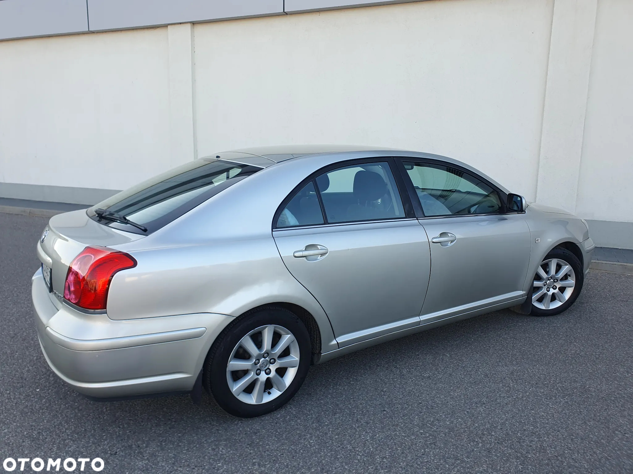 Toyota Avensis 1.8 VVT-i Sol Premium - 4