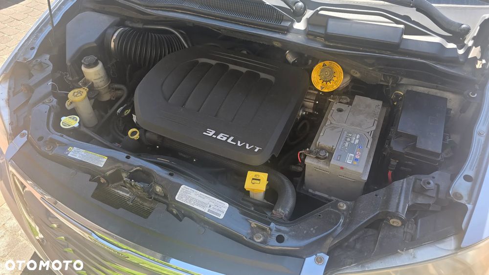 Chrysler Town & Country 3.6 Limited - 21