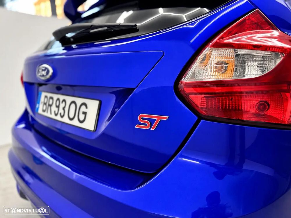 Ford Focus 2.0 EcoBoost ST c/ Pack Pele Desportiva - 18